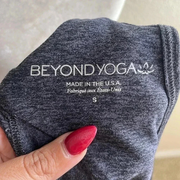 Beyond Yoga Heathered Black/Gray Soft Cut Out Tank Top - Picture 7 of 7